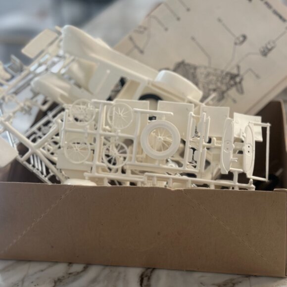 Revell “Authentic Kits” 1:25 scale 1929 Ford Model A Pickup Vintage - Picture 8 of 8